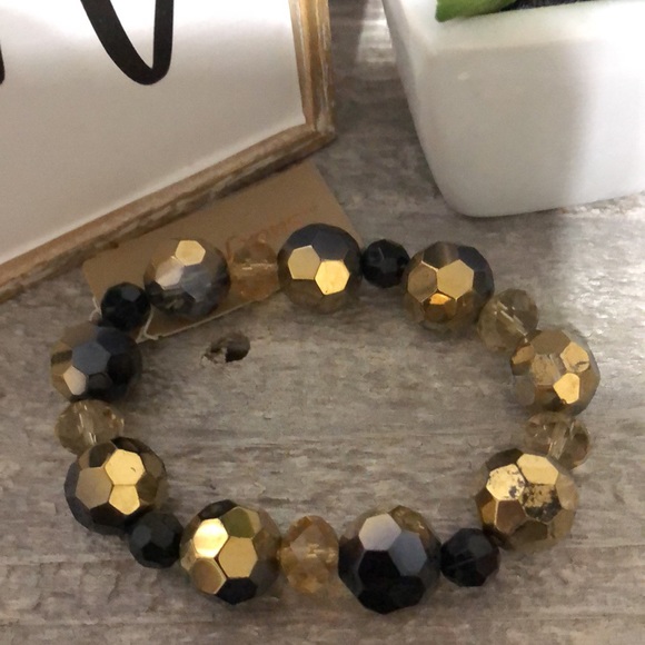 Erica Lyons Jewelry - NWT Erica Lyons USA Stretch Bracelet In Gold & Black!